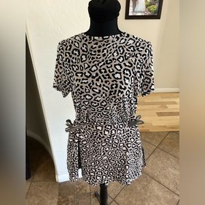 TAIL Activewear GOLF / TENNIS SET (L); lt. Grey-tan with black Animal Print